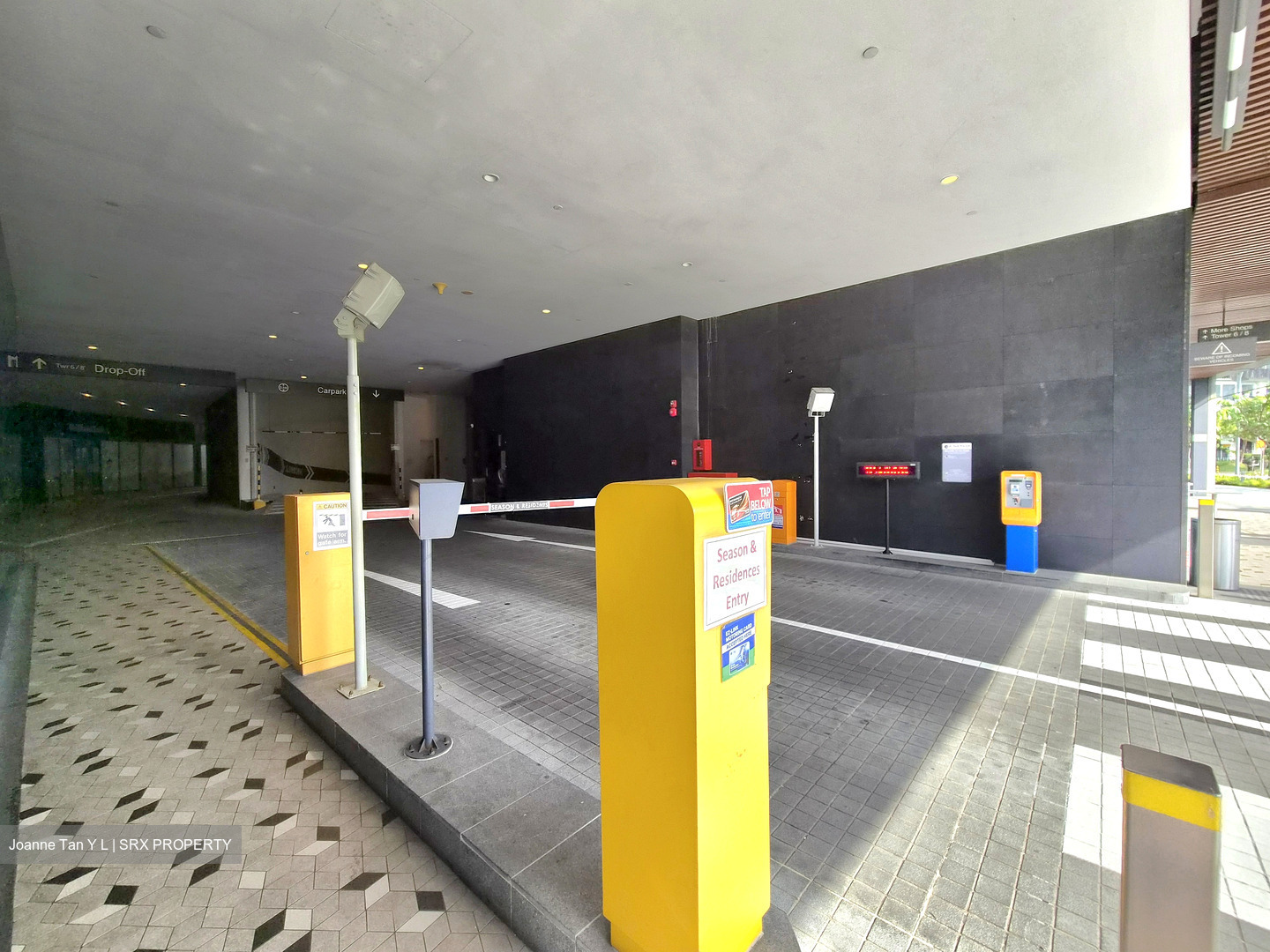 The Venue Shoppes (D13), Retail #573572391